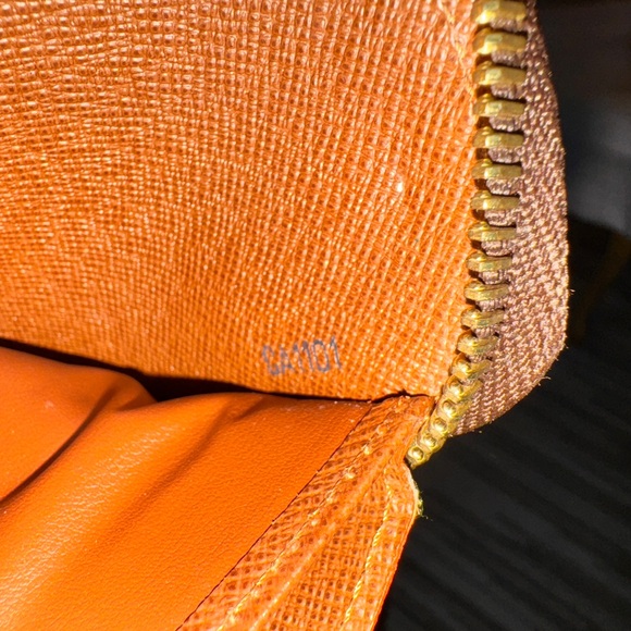 Louis Vuitton's Zippy Organizer Wallet - Picture 4 of 12